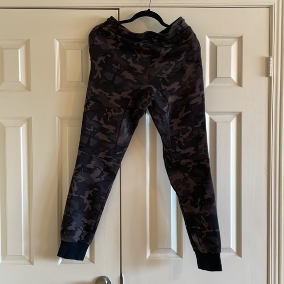 NIKE Tech Fleece Joggers Camo Size Small - Picture 4 of 13